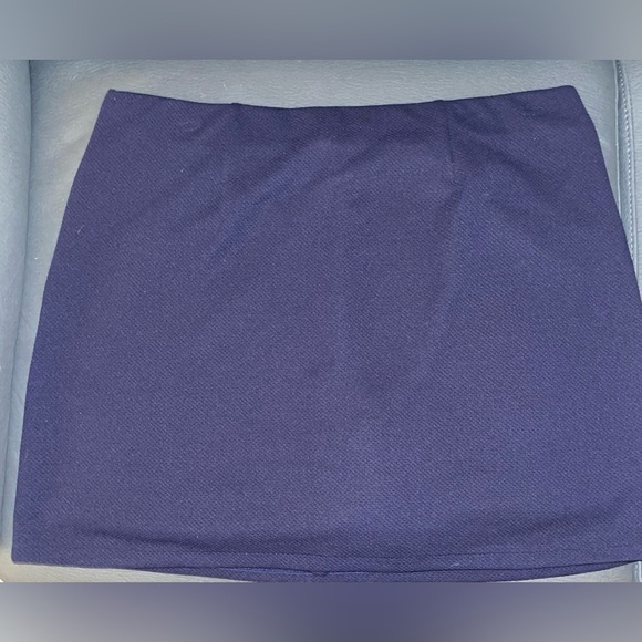 πJones New York Plus Textured Pull-On Welt Pocket Skort - Picture 4 of 7